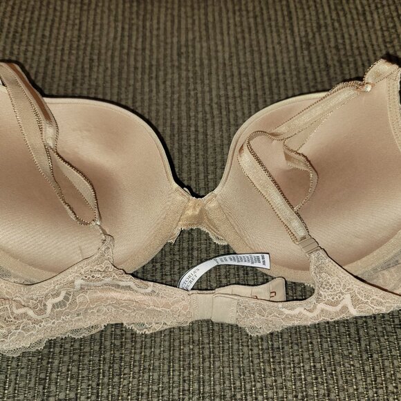 Victoria Secret Bra - Picture 2 of 3